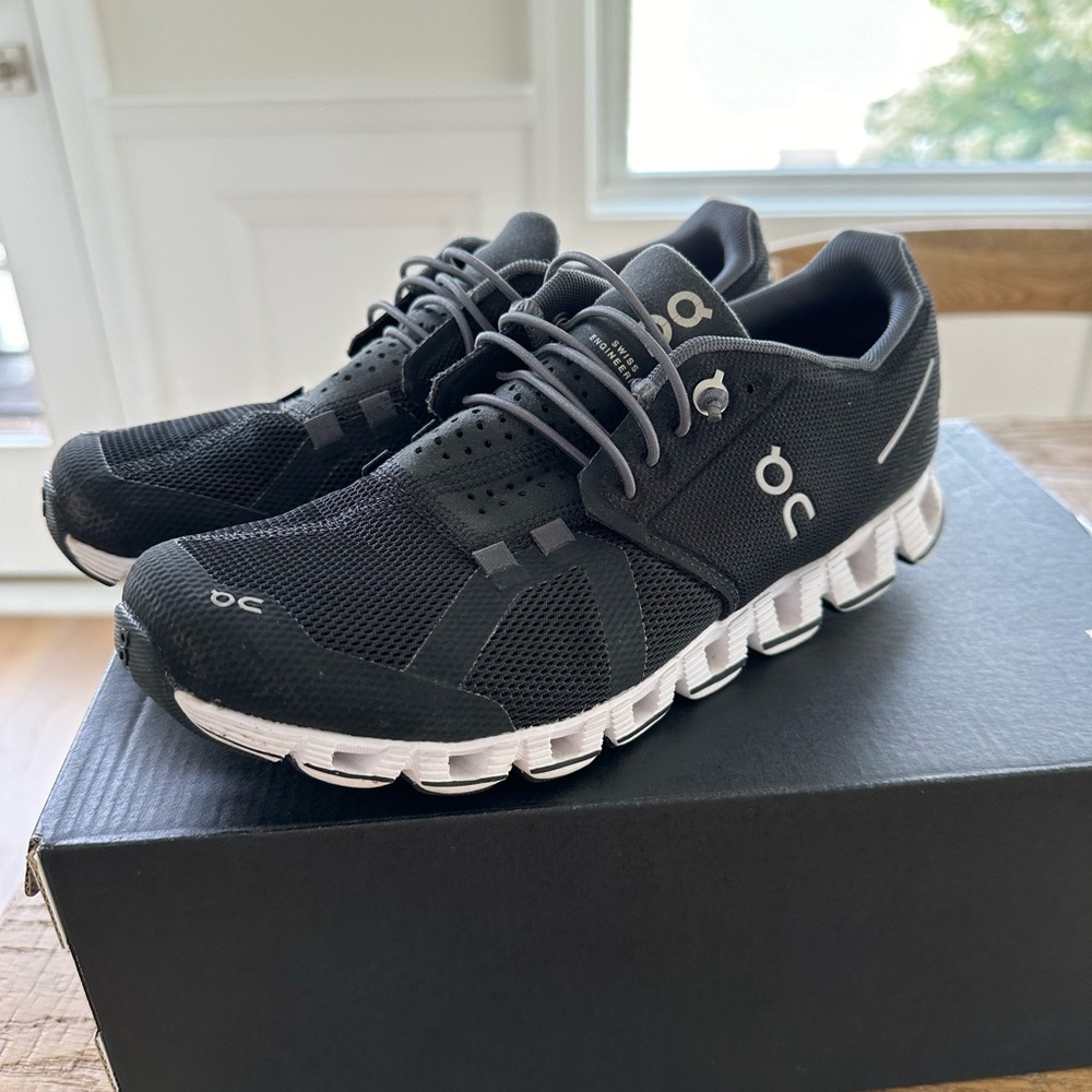 On Cloud Women’s Running Sneaker 6.5